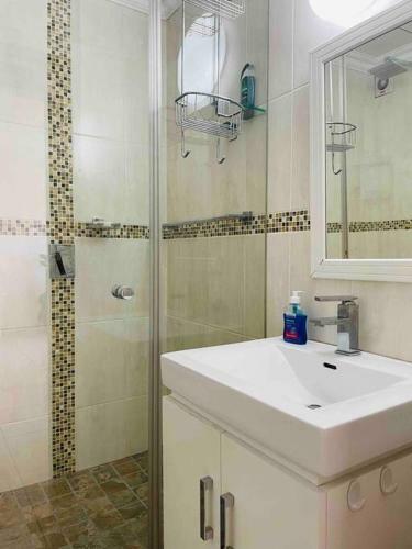 Cozy, 2 Bedroom Beachfront Apartment