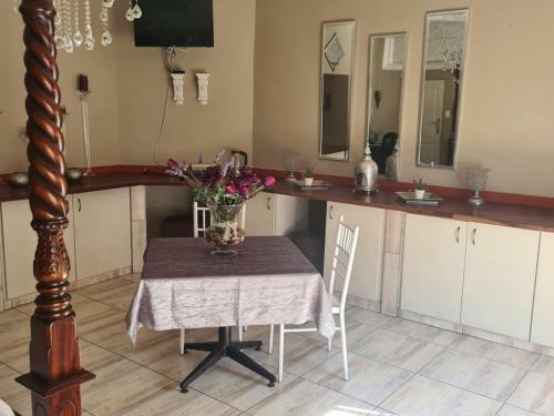 Hostal Royal Villa Guesthouse
