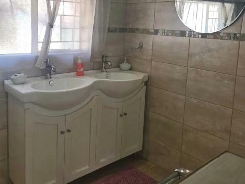 Hostal Royal Villa Guesthouse