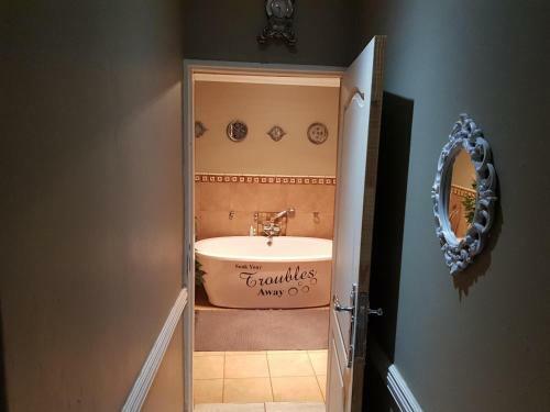 Hostal Royal Villa Guesthouse