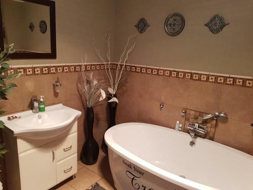 Hostal Royal Villa Guesthouse