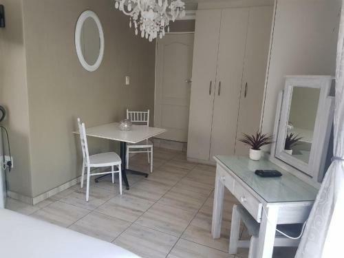 Hostal Royal Villa Guesthouse