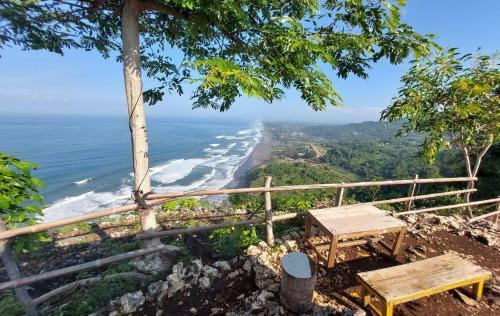 Bukit Shoka Top View Camp