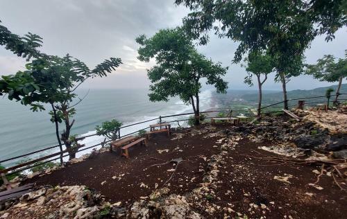 Bukit Shoka Top View Camp
