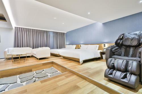 Custom Hotel