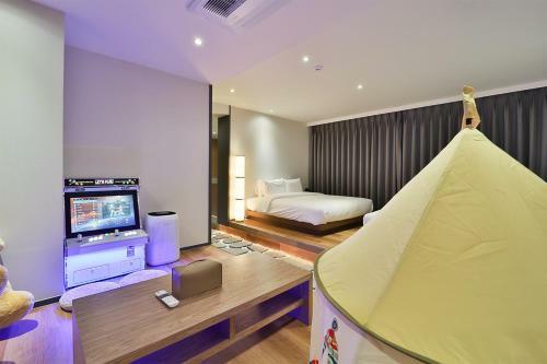 Custom Hotel