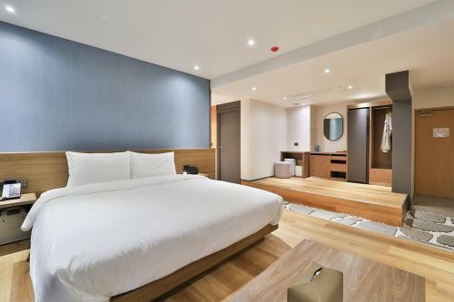Custom Hotel