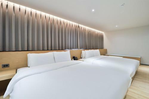 Custom Hotel