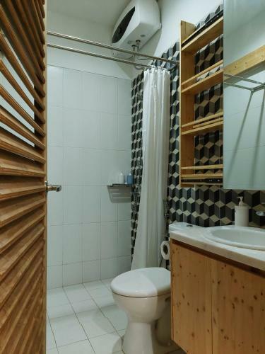 Hostal Komoreya Guesthouse