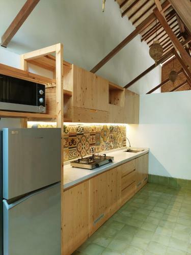 Hostal Komoreya Guesthouse