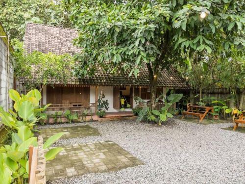 Villa Omah Joho Guesthouse