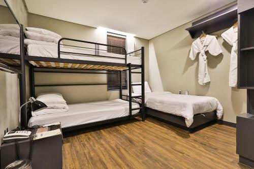 Jongro Makers X Pretty Hotel