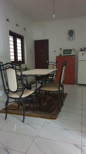 Bed & Breakfast Asiri Homestay