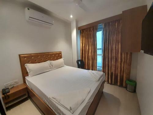 Hotel Golden Oak Lodging By Wb Inn