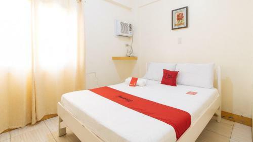 Reddoorz @ Golden Skye Hotel Guagua