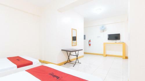 Reddoorz @ Golden Skye Hotel Guagua