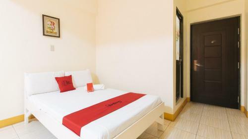 Reddoorz @ Golden Skye Hotel Guagua