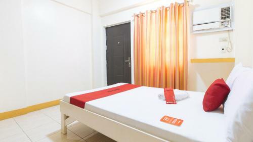 Reddoorz @ Golden Skye Hotel Guagua