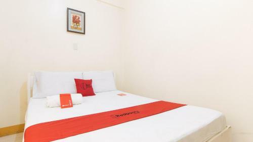 Reddoorz @ Golden Skye Hotel Guagua