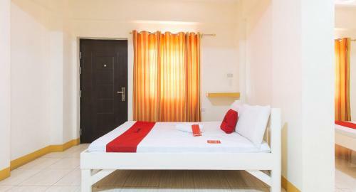 Reddoorz @ Golden Skye Hotel Guagua