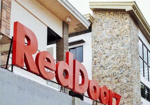 Hotel Reddoorz @ Rhr Tourist Inn
