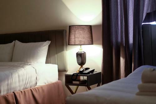 Crevice Hotel