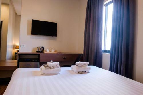 Crevice Hotel
