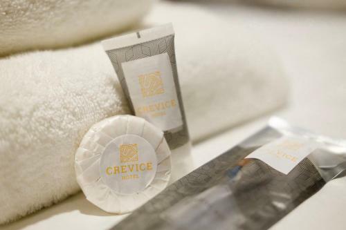 Crevice Hotel