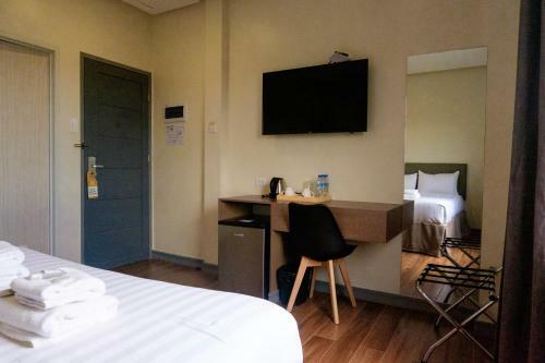 Crevice Hotel