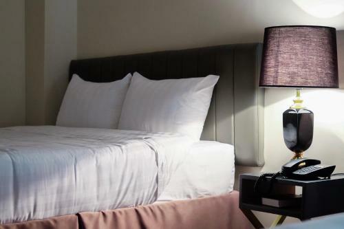 Crevice Hotel