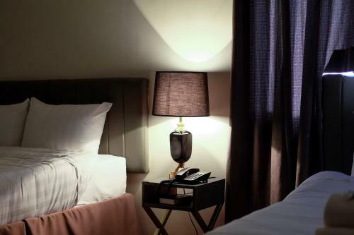 Crevice Hotel