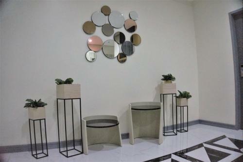 Crevice Hotel