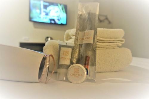 Crevice Hotel