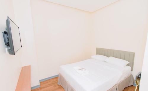 Crevice Hotel