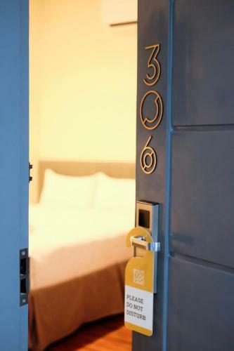 Crevice Hotel