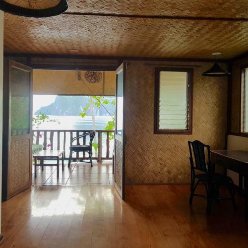 Golden Monkey Beach Hotel