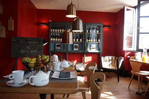 Hotel Courtille De Solutr�