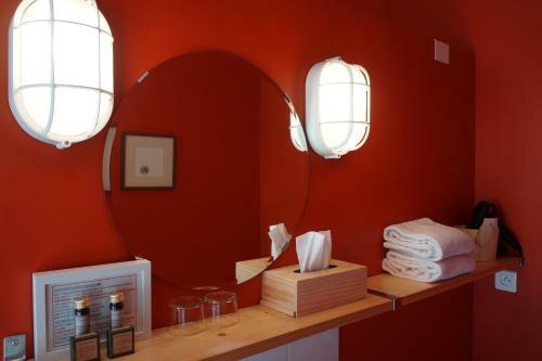 Hotel Courtille De Solutr�