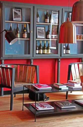 Hotel Courtille De Solutr�