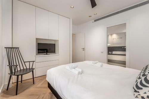 Stunning And Design 2bdr Apartment