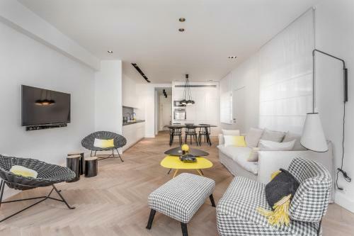Stunning And Design 2bdr Apartment