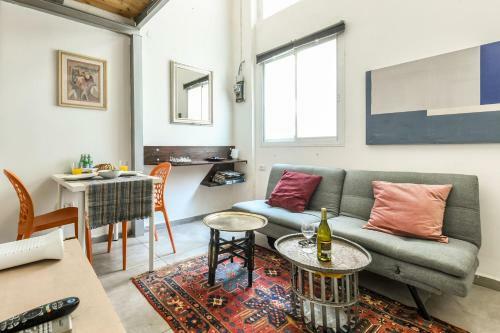 Cozy Maisonette Apartment In Prime Location