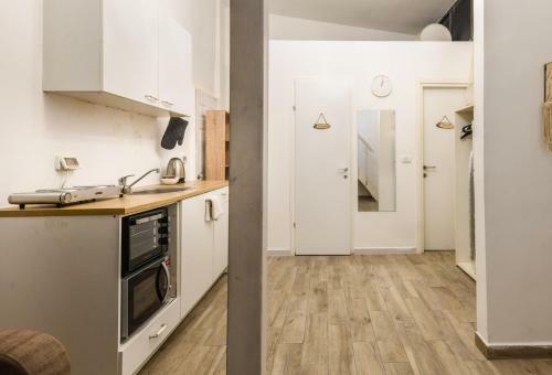 Gallery Apartment Step From Lilienblum And Rothschild Boulevard
