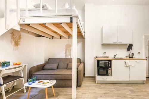 Gallery Apartment Step From Lilienblum And Rothschild Boulevard