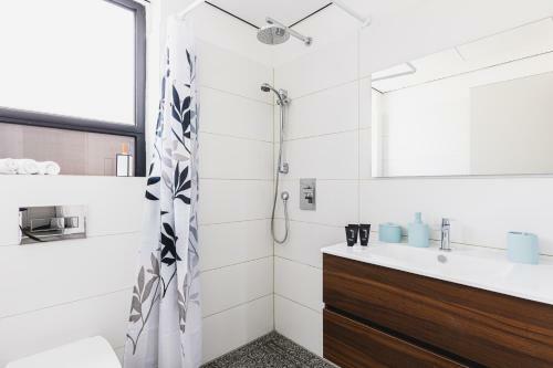 Neta's Art & Design Apartment By Tlv2rent