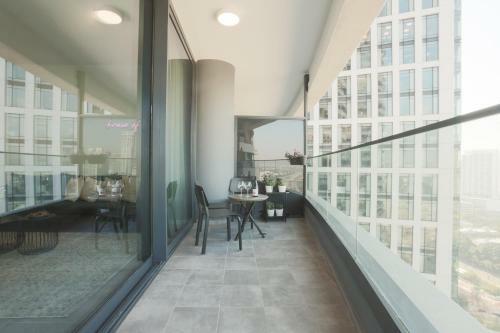 Airtlv - Menachem Begin Apartment