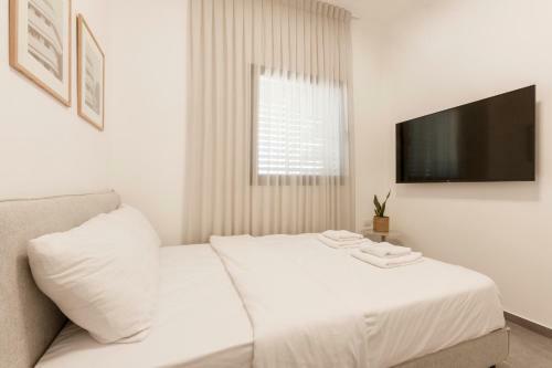 Airtlv - Menachem Begin Apartment