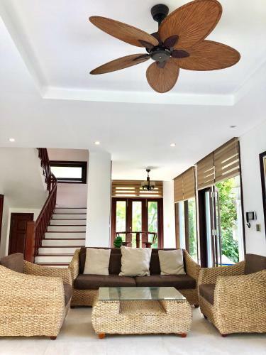 Charming 4 Bedrooms Villas With Few Step To Beach