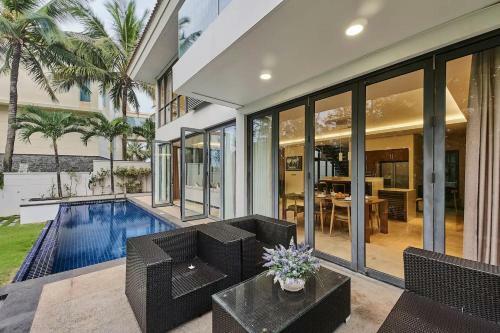 Da Nang Beach Villas - 5 Star Resort