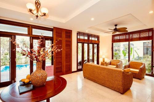 Excellent Ruby Villa Near Han River